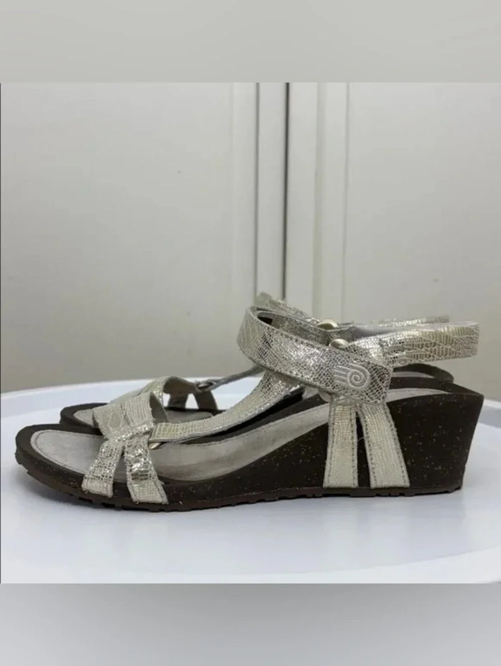 Teva Ventura Metallic Gold Leather Snake Print Sz 10 Wedge Strappy Sandals